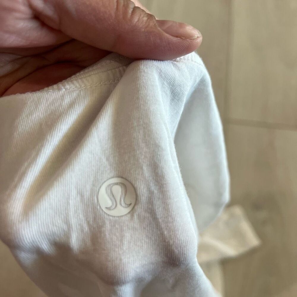 Lululemon women’s long sleeve top size s - Picture 6 of 6